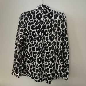 Oversized collard blouse animal print